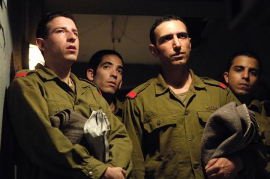 סשה אגרונוב ואנטון אוסטרובסקי-קלין. מתוך הבודדים. צילום: יוסי צבקר סשה אגרונוב ואנטון אוסטרובסקי-קלין. מתוך הבודדים. צילום: יוסי צבקר